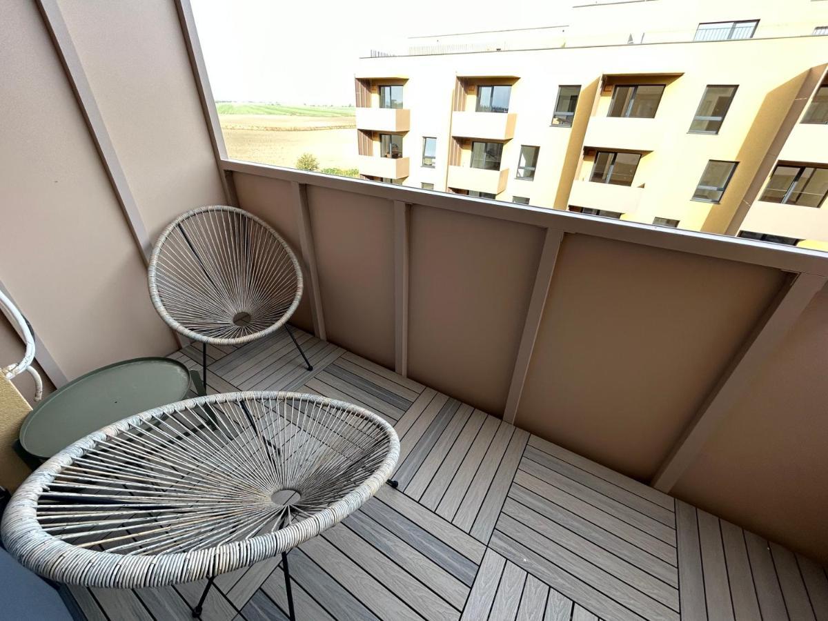 Cozy 1-Bedroom Condo Miloslavov Exteriér fotografie